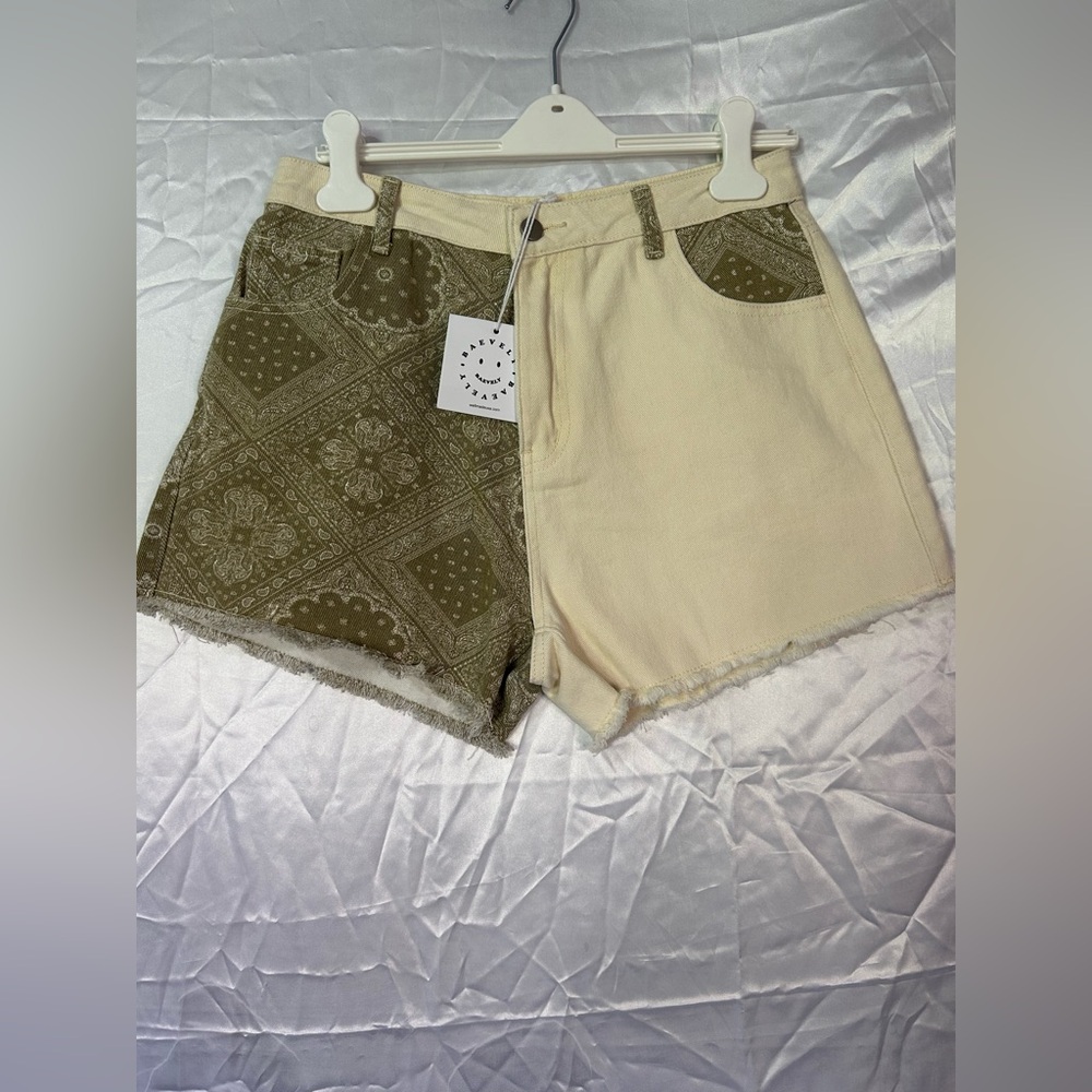 BaeVely Women's Stylish Fringed Denim Shorts, NWT, Sz L Two color Ivory Brown